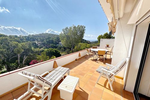 Casa Pabas Apartamento encantador y confortable en Altea, Costa Blanca, España, con una piscina comunitaria para 4 personas. El apartamento se encuentra en un resort de golf, cerca de restaurantes y bares, y está a 3 km de la playa de Olla....