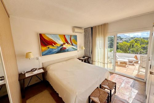 Casa Pabas Encantador y cómodo apartamento en Altea, Costa Blanca, España, con una piscina comunitaria para 4 personas. El apartamento está situado en un complejo de golf, cerca de restaurantes y bares, y a 3 km de la playa de L'Olla....