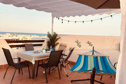 Casa Krug Apartamento moderno y alegre en San Juan de los Terreros, Andalucía, España, con piscina comunitaria para 4 personas. El apartamento está situado en un complejo de playa, en una zona residencial y montañosa junto a la playa, cerca de supermercados y a 500 m de la playa....