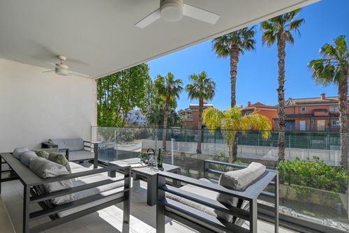 Brisa Marina II Modern en comfortabel appartement in Xàbia, Costa Blanca, Spanje, met gemeenschappelijk zwembad voor 4 personen. Het appartement is gelegen in een residentiële strandwijk, dichtbij restaurants en bars, winkels, supermarkten en een tennisbaan, op 200 m van Montañar I strand en 0,2 km van de Middellandse Zee....