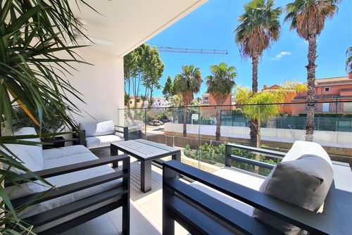Brisa Marina II Modern and comfortable apartment with communal pool in Jávea, Costa Blanca, Spain for 4 persons. The apartment is situated in a residential beach area, close to restaurants and bars, shops, supermarkets and a tennis court, 200 m from Montañar I beach and 0....