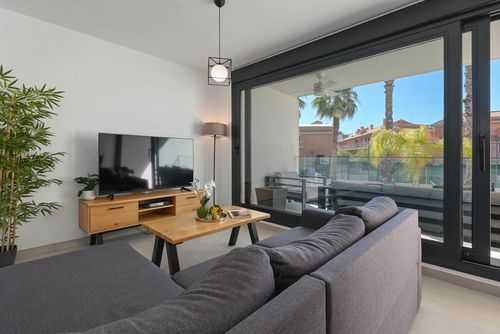 Brisa Marina II Moderne und komfortable Wohnung mit Gemeinschaftspool in Javea, Costa Blanca, Spanien für 4 Personen. Die Wohnung befindet sich in einem Wohngebiet am Strand, in der Nähe von Restaurants und Bars, Geschäften, Supermärkten und einem Tennisplatz, nur 200 m vom Strand Montañar I und 0,2 km vom Mittelmeer entfernt....