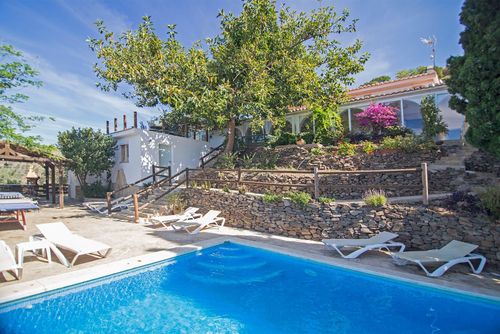 Villa moderna con preciosas vistas en Cómpeta AX-2CP Villa med privat pool i Competa, Costa del Sol, Spanien til 16 personer. Huset ligger i et landligt, skovrigt og bjergrigt område og er 6 km fra Sayalonga....