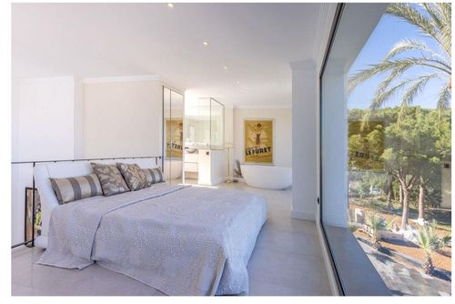 Villa Amantos Moderne und komfortable Villa in Denia, Costa Blanca, Spanien, mit privatem Pool für 12 Personen. Das Haus befindet sich in einer Küsten-, Wald-, Wohn- und Bergregion, 4 km vom Strand Playa Punta Raset entfernt....