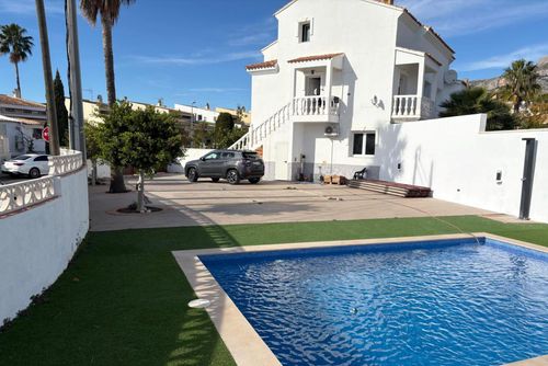 Casa Rijs Huis in Altea, Costa Blanca, Spanje voor 6 personen. Het huis heeft 3 slaapkamers en 3 badkamers, verspreid over 2 niveaus....