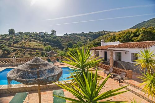 Precioso Cortijo con piscina privada AX-30F Casa de vacaciones en Frigiliana, Costa del Sol, España, con piscina privada para 6 personas. La casa está situada en una zona rural, boscosa y montañosa....