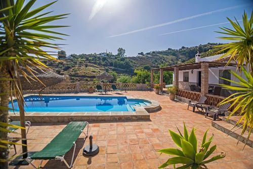 Precioso Cortijo con piscina privada AX-30F Casa de vacaciones en Frigiliana, Costa del Sol, España, con piscina privada para 6 personas. La casa está situada en una zona rural, boscosa y montañosa....