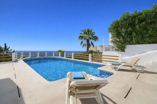 Dalias Villa moderna e confortevole a Benitachell, Costa Blanca, Spagna con piscina privata per 10 persone. La casa è situata in una zona residenziale vicino alla spiaggia, a 3 km dalla spiaggia di Cala Moraig e a 3 km da Poble Nou de Benitachell....