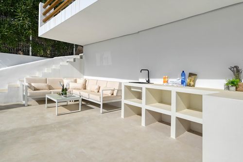 Dalias Villa moderna e confortevole a Benitachell, Costa Blanca, Spagna con piscina privata per 10 persone. La casa è situata in una zona residenziale vicino alla spiaggia, a 3 km dalla spiaggia di Cala Moraig e a 3 km da Poble Nou de Benitachell....