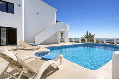 Dalias 8 pax Moderne en comfortabele villa met privézwembad in Benitachell, Costa Blanca, Spanje voor 8 personen. Het huis is gelegen in een residentiële strandwijk, op 3 km van het strand Cala Moraig en op 3 km van Poble Nou de Benitachell....