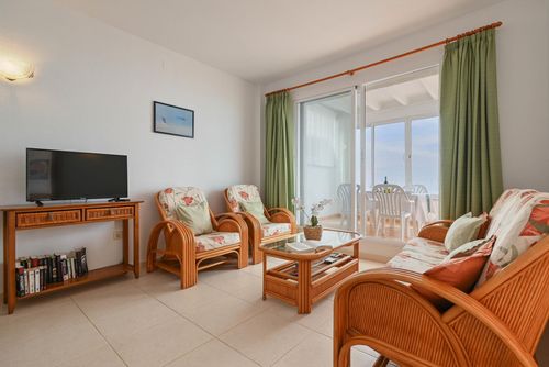 Chu Tung Meraviglioso e confortevole appartamento a Benitachell, Costa Blanca, Spagna per 4 persone. L'appartamento è situato in una zona residenziale vicino alla spiaggia, a 3 km dalla spiaggia di Cala Moraig e a 3 km da Poble Nou de Benitachell....