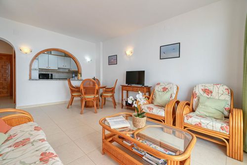 Chu Tung Wunderbare und komfortable Ferienwohnung in Benitachell, Costa Blanca, Spanien für 4 Personen. Die Wohnung befindet sich in einer Wohngegend am Strand, 3 km vom Strand Cala Moraig und 3 km von Poble Nou de Benitachell entfernt....