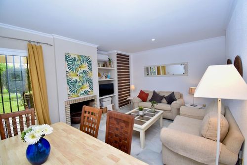 Brisamar Golf Classic and comfortable house with communal pool in Chiclana de la Frontera, Costa de la Luz, Spain for 6 persons. The house is situated in an urban beach area, close to a tennis court and 2 km from La Barrosa beach....