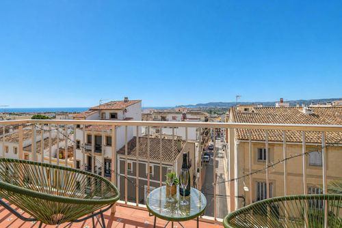 Pueblo Historico Large and comfortable apartment in Jávea, Costa Blanca, Spain for 8 people. The apartment is situated in an urban area, close to restaurants and bars, shops and supermarkets, and 1 km from La Grava, Puerto, Jávea beach....