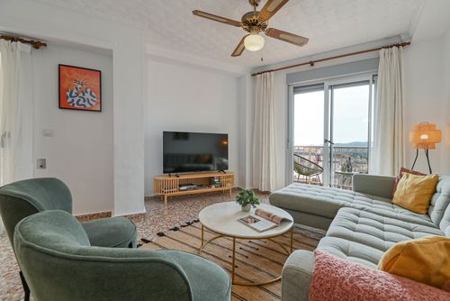 Pueblo Historico Große und komfortable Wohnung in Jávea, Costa Blanca, Spanien für 8 Personen. Die Wohnung befindet sich in einem urbanen Gebiet, in der Nähe von Restaurants und Bars, Geschäften und Supermärkten und 1 km vom Strand La Grava, Puerto, Jávea entfernt....