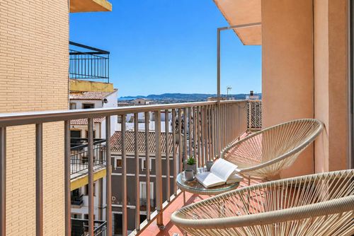 Pueblo Historico 6 pax Große und komfortable Wohnung in Jávea, Costa Blanca, Spanien für 6 Personen. Die Wohnung befindet sich in einem städtischen Gebiet, in der Nähe von Restaurants und Bars, Geschäften und Supermärkten und ist 1 km vom Strand La Grava, Puerto, Jávea entfernt....