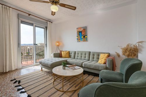Pueblo Historico 6 pax Large and comfortable apartment in Jávea, Costa Blanca, Spain for 6 people. The apartment is situated in an urban area, close to restaurants and bars, shops and supermarkets and is 1 km from La Grava, Puerto, Jávea beach....