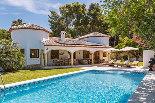 Casa Hero Villa in Javea, Costa Blanca, Spanje voor 8 personen.  De villa heeft 5 slaapkamers en 3 badkamers, verspreid over 2 verdiepingen....