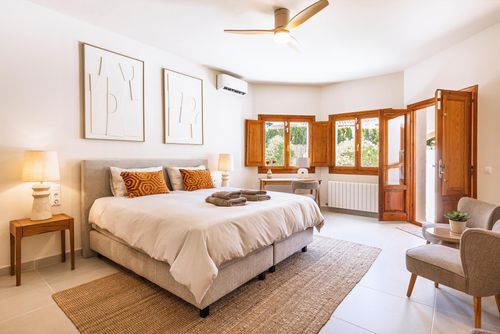 Casa Hero Villa in Javea, Costa Blanca, Spanje voor 8 personen.  De villa heeft 5 slaapkamers en 3 badkamers, verspreid over 2 niveaus....