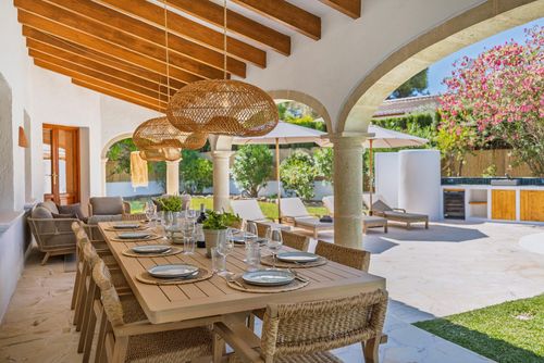 Casa Hero Villa en Javea, Costa Blanca, España para 8 personas.  La villa cuenta con 5 dormitorios y 3 baños, distribuidos en 2 niveles....