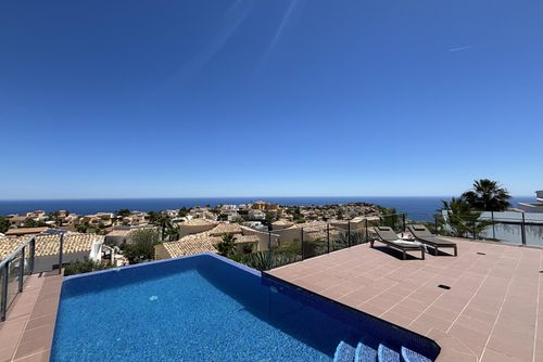 Villa Magnolias Villa med privat pool i Benitachell, Costa Blanca, Spanien för 6 personer. Huset ligger i ett kustnära och bostadsområde, 2 km från MORAIG-stranden och 7 km från MORAIRA....