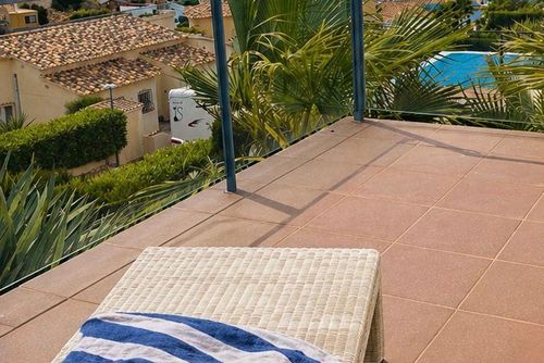 Villa Magnolias Villa con piscina privada en Benitachell, Costa Blanca, España para 6 personas. La casa está situada en una zona costera y residencial, a 2 km de la playa MORAIG y a 7 km de MORAIRA....