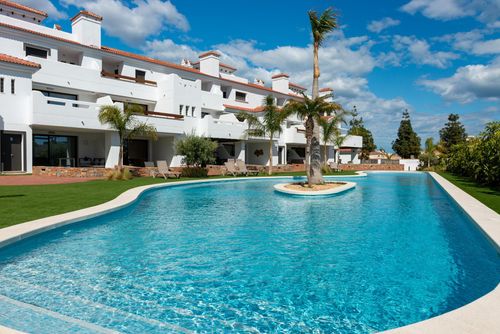 Casa Solana Garden Golf Wonderful and luxurious apartment in Los Alcázares, Costa Cálida, Spain, with a communal pool for 4 persons. The apartment is situated close to shops and supermarkets and is 2 km from the beach....