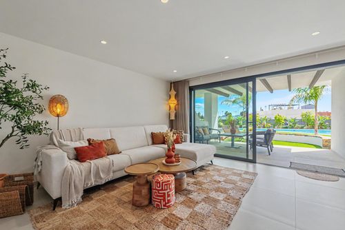 Casa Solana Garden Golf Maravilloso y lujoso apartamento en Los Alcázares, Costa Cálida, España, con una piscina comunitaria para 4 personas. El apartamento se encuentra cerca de tiendas y supermercados y está a 2 km de la playa....