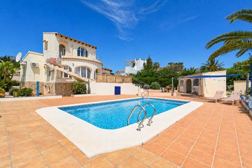 Villa Bondia Grote en comfortabele villa in Jávea, Costa Blanca, Spanje met privézwembad voor 6 personen. Het huis is gelegen in een residentiële strandwijk....