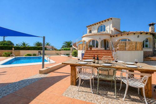 Villa Bondia Large and comfortable villa in Jávea, Costa Blanca, Spain with private pool for 6 people. The house is situated in a residential beach area....