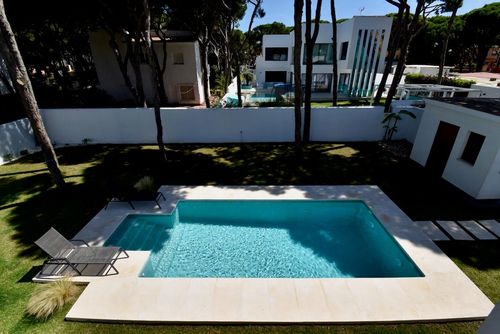 The Coach House Modern and comfortable villa in Chiclana de la Frontera, Costa de la Luz, Spain with a private pool for 6 persons. The house is situated in a residential beach area, close to restaurants and bars, shops and supermarkets, 500 m from La Barrosa beach and 0....