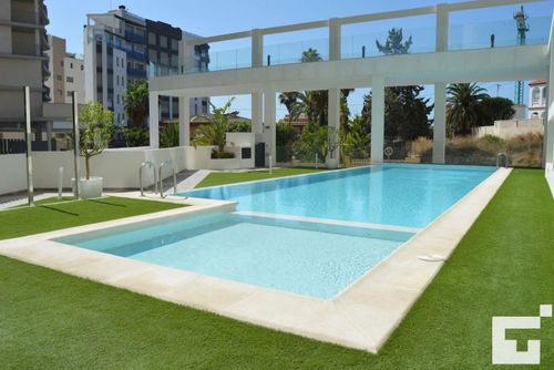 Calpe Beach I 6P - Grupo Turis Apartamento cómodo en Calpe, Costa Blanca, España, con piscina comunitaria para 4 personas. El apartamento está situado en una zona residencial cerca de la playa, con restaurantes y bares, tiendas y supermercados, y a 200 m de la playa Playa Arenal-Bol....