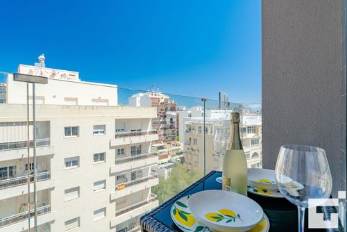 Calpe Beach I 6P - Grupo Turis Комфортабельная квартира с общим бассейном в Кальпе, Коста-Бланка, Испания для 4 человек. Квартира расположена в жилой пляжной зоне, рядом с ресторанами и барами, магазинами и супермаркетами, всего в 200 м от пляжа Ареналь-Бол....