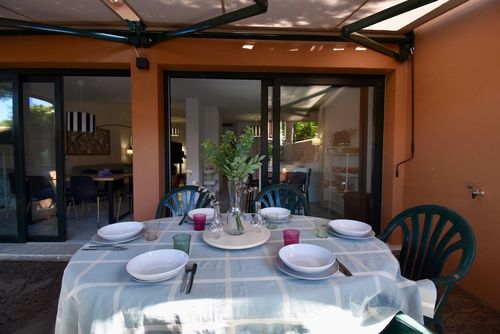 La Goleta 50 Beautiful and comfortable house in La Barrosa, Costa de la Luz, Spain with communal pool for 6 persons. The house is situated in a residential beach area, 1 km from La Barrosa beach and 1 km from the Atlantic Ocean....