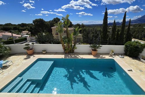 Villa Amira Wundervolle und komfortable Villa mit privatem Pool in Altea, Costa Blanca, Spanien für 4 Personen. Das Haus verfügt über 2 Schlafzimmer und 1 Badezimmer....