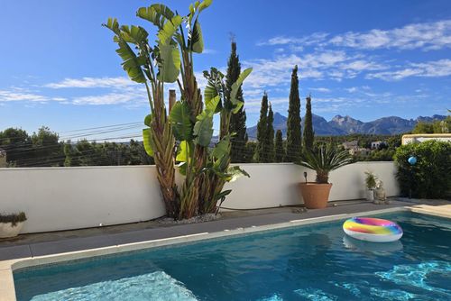 Villa Amira Maravillosa y cómoda villa con piscina privada en Altea, Costa Blanca, España, para 4 personas. La casa cuenta con 2 dormitorios y 1 baño....