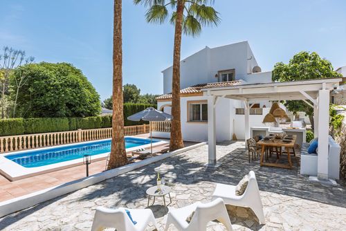 Casa Tres Palmeras Moderne und komfortable Villa in Javea, Costa Blanca, Spanien mit privatem Pool für 5 Personen. Das Haus befindet sich in einer Wohngegend und ist 4 km vom Granadella-Strand entfernt....