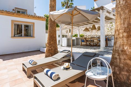 Casa Tres Palmeras Modern and comfortable villa in Javea, Costa Blanca, Spain with private pool for 5 persons. The house is situated in a residential area and is 4 km from Granadella Beach....