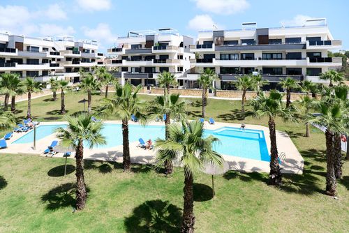 Amanecer Magnífico Modern and cheerful apartment in Orihuela Costa, Costa Blanca, Spain with a communal pool for 4 persons. The apartment is situated in a residential area, close to shops and supermarkets and 4 km from Playa Cala la Mosca beach....