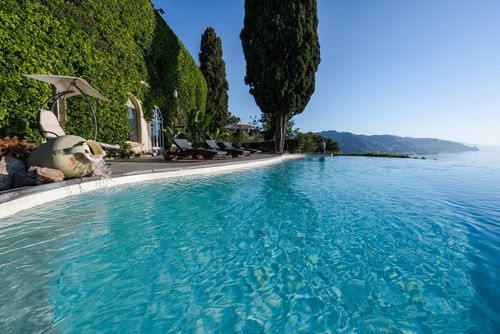 Villa Mimì Luxury villa with heated pool in Taormina, Sicily, Italy for 12 persons. The villa is situated in a residential beach area and is 2 km from the beach....