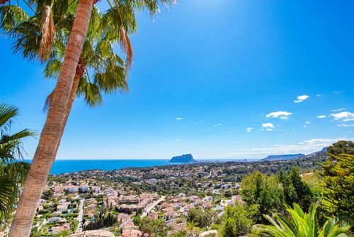 Vistalmar - fantastic sea view Casa de vacaciones clásica y alegre en Benissa, Costa Blanca, España, con piscina privada para 4 personas. La casa está situada en una zona costera y residencial, a 3 km de la playa Cala Baladrar y a 4 km de Moraira....