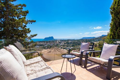 Vistalmar - fantastic sea view Casa de vacaciones clásica y alegre en Benissa, Costa Blanca, España, con piscina privada para 4 personas. La casa está situada en una zona costera y residencial, a 3 km de la playa Cala Baladrar y a 4 km de Moraira....