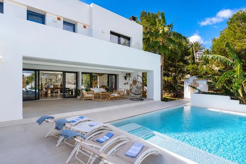 Javica Beautiful and comfortable villa with private pool in Jávea, Costa Blanca, Spain for 8 people. The house is situated in a residential beach area....