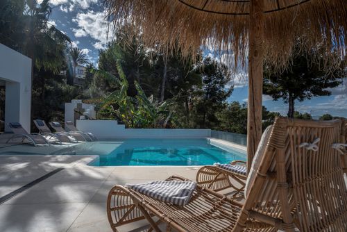 Javica Hermosa y cómoda villa con piscina privada en Jávea, Costa Blanca, España para 8 personas. La casa está ubicada en una zona residencial de playa....