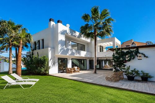 Javica Magnifique et confortable villa à Xàbia, Costa Blanca, Espagne avec piscine privée pour 8 personnes. La maison est située dans un quartier résidentiel à proximité de la plage....