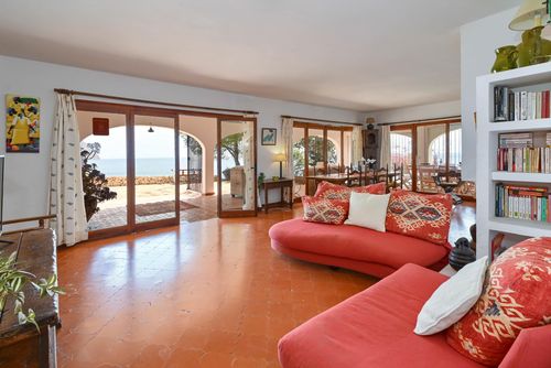 Casa Timeris 8 pax Fantastisk og komfortabel villa med privat basseng i Calpe, Costa Blanca, Spania for 8 personer. Huset ligger i et boligområde nær stranden, 200 m fra Puerto Blanco-stranden og 0,2 km fra Middelhavet....
