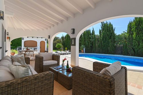 Sole Mio Grande e confortevole villa con piscina privata a Xàbia, Costa Blanca, Spagna per 10 persone. La casa è situata in una zona residenziale vicino alla spiaggia a 2 km dalla spiaggia La Barraca, Xàbia....