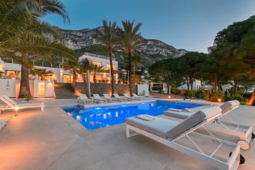 Villa Amantos 10 pax Modern and nice villa in Denia, Costa Blanca, Spain with private pool for 10 people. The house is situated in a coastal, wooded, residential, and mountainous area and 4 km from Playa Punta Raset beach....
