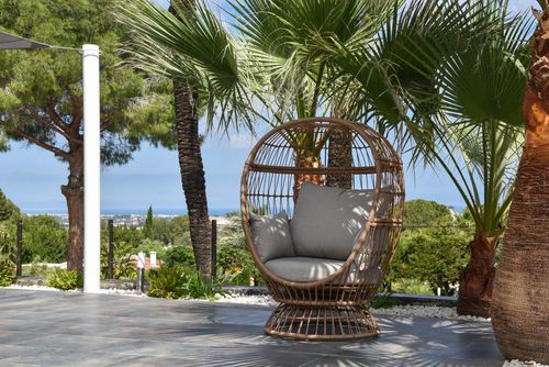 Villa Amantos 10 pax Modern and lovely villa in Denia, Costa Blanca, Spain with a private pool for 10 people. The house is situated in a coastal, wooded, residential, and mountainous area, and 4 km from Playa Punta Raset beach....