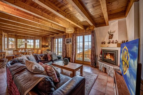Chalet Les 3 Bouquetins Classic and comfortable holiday house in La Tzoumaz, Four Valleys, Switzerland for 8 persons. The house is situated in a mountainous area....